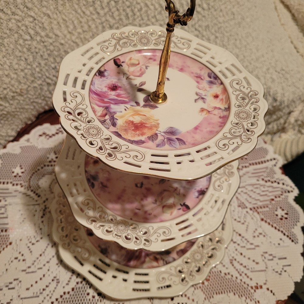 Vintage-Inspired Maison Blanc Tea Time Floral 3 Tiered Serving Stand - Picture 2 of 6